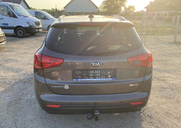 Kia Ceed cena 55900 przebieg: 98500, rok produkcji 2017 z Leszno małe 67